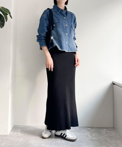 fredy emue(フレディエミュ)の「デニムクロップドシャツ(シャツ/ブラウス・レディース・ブルー/サックスブルー・38)」の4枚目の写真