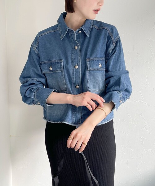 fredy emue(フレディエミュ)の「デニムクロップドシャツ(シャツ/ブラウス・レディース・ブルー/サックスブルー・38)」の8枚目の写真