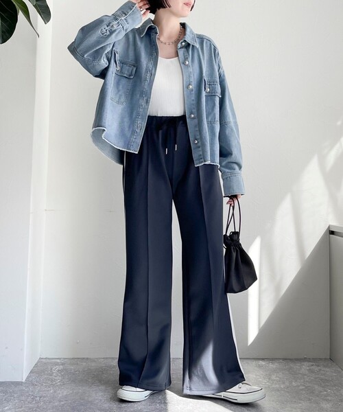 fredy emue(フレディエミュ)の「デニムクロップドシャツ(シャツ/ブラウス・レディース・ブルー/サックスブルー・38)」の13枚目の写真