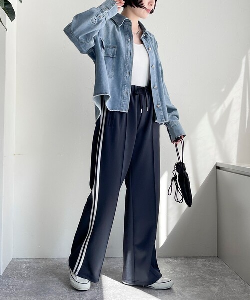 fredy emue(フレディエミュ)の「デニムクロップドシャツ(シャツ/ブラウス・レディース・ブルー/サックスブルー・38)」の14枚目の写真