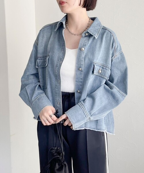 fredy emue(フレディエミュ)の「デニムクロップドシャツ(シャツ/ブラウス・レディース・ブルー/サックスブルー・38)」の17枚目の写真