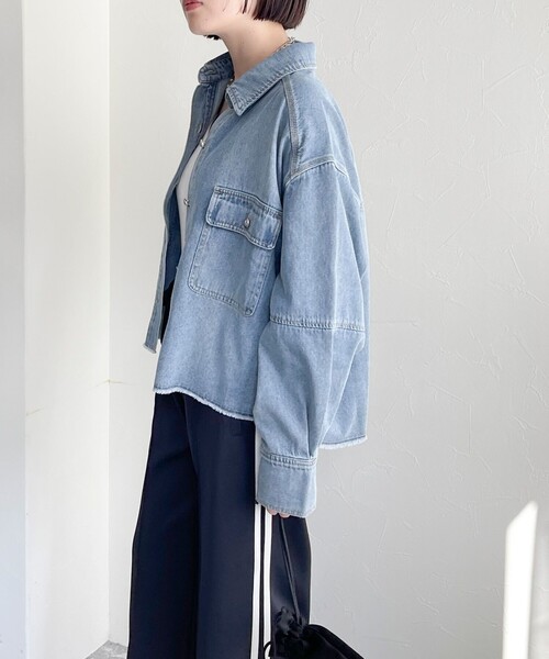 fredy emue(フレディエミュ)の「デニムクロップドシャツ(シャツ/ブラウス・レディース・ブルー/サックスブルー・38)」の20枚目の写真