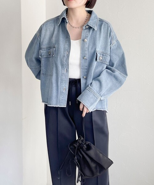 fredy emue(フレディエミュ)の「デニムクロップドシャツ(シャツ/ブラウス・レディース・ブルー/サックスブルー・38)」の21枚目の写真