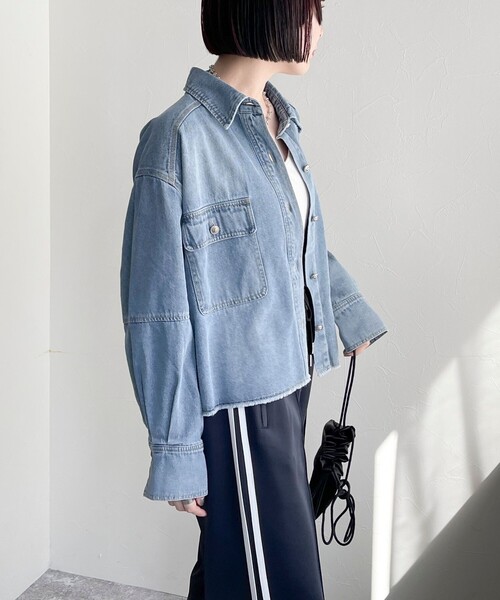 fredy emue(フレディエミュ)の「デニムクロップドシャツ(シャツ/ブラウス・レディース・ブルー/サックスブルー・38)」の22枚目の写真