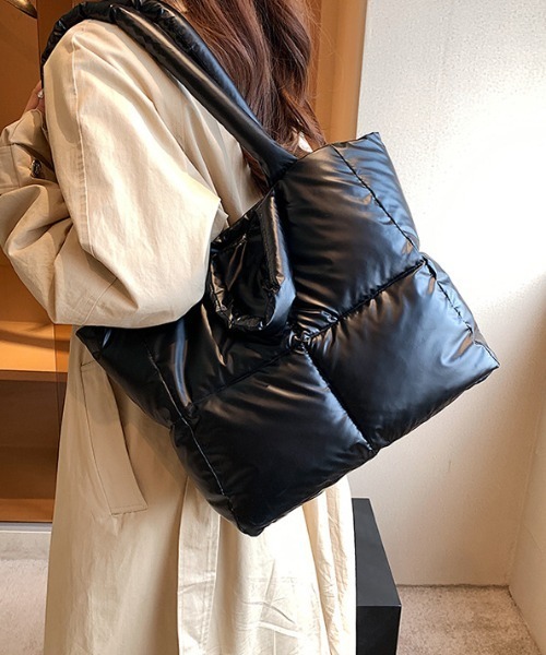 Per sist ence(パーシエンス)の「2wayパテッドバッグ/キルティングトート/メタリック中綿ショルダー(トートバッグ・レディース・シルバー/ブラック・FREE)」の14枚目の写真