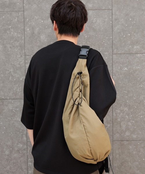 LAKOLE（ラコレ）の「サイドギャザーショルダーBAG / 110612（ショルダーバッグ・メンズ・サンドグレー/カーキ/ブラック・FREE）」の3枚目の写真