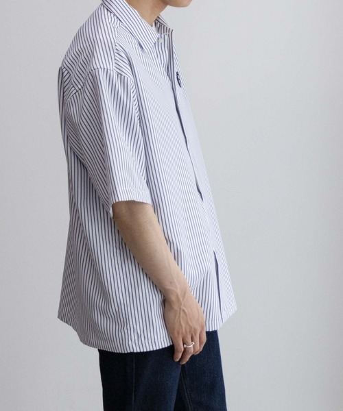 CONVERSE(コンバース)の「CONVERSE ストライプワッペンシャツ(シャツ/ブラウス・メンズ・ホワイト/ネイビー・M/L/XL)」の4枚目の写真
