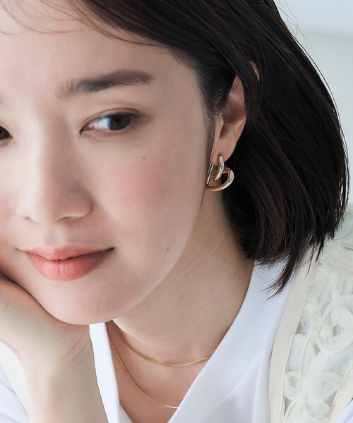 FREAK'S STORE（フリークスストア）の「esne/エスネ ニュアンスハートピアス（ピアス（両耳用）・レディース・ゴールド/シルバー・ONE SIZE）」の5枚目の写真