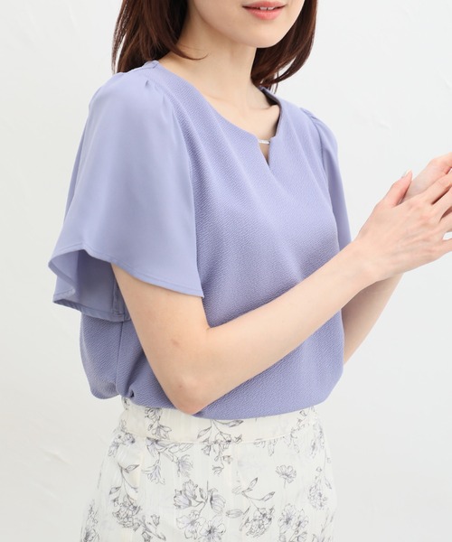 Honeys(ハニーズ)の「メタルパーツ付きトップス(Tシャツ/カットソー・レディース・アイボリー/ボルドー/ネイビー/ラベンダー・S/M/L/LL)」の3枚目の写真