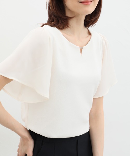 Honeys(ハニーズ)の「メタルパーツ付きトップス(Tシャツ/カットソー・レディース・アイボリー/ボルドー/ネイビー/ラベンダー・S/M/L/LL)」の1枚目の写真