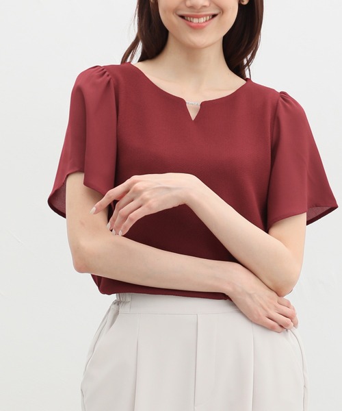 Honeys(ハニーズ)の「メタルパーツ付きトップス(Tシャツ/カットソー・レディース・アイボリー/ボルドー/ネイビー/ラベンダー・S/M/L/LL)」の4枚目の写真