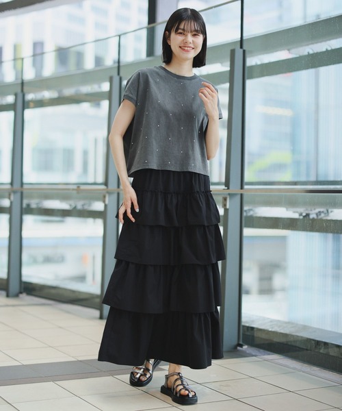 niko and...(ニコアンド)の「スタッズフレンチショートTシャツ(Tシャツ/カットソー・レディース・チャコール/オフホワイト/グレー・FREE)」の4枚目の写真