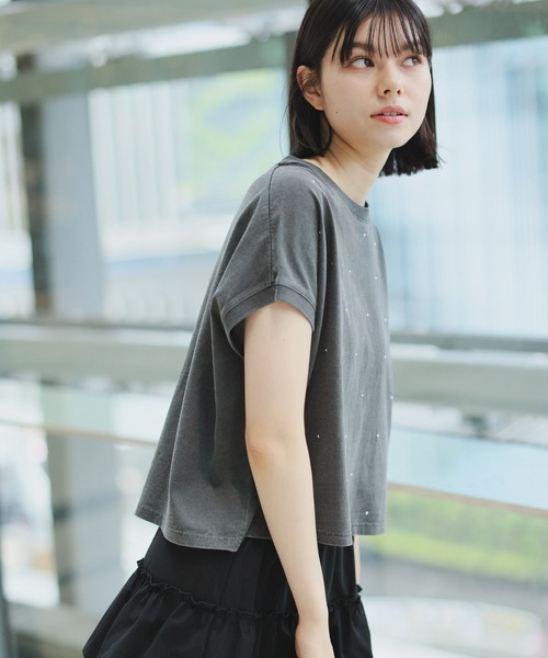 niko and...(ニコアンド)の「スタッズフレンチショートTシャツ(Tシャツ/カットソー・レディース・チャコール/オフホワイト/グレー・FREE)」の7枚目の写真