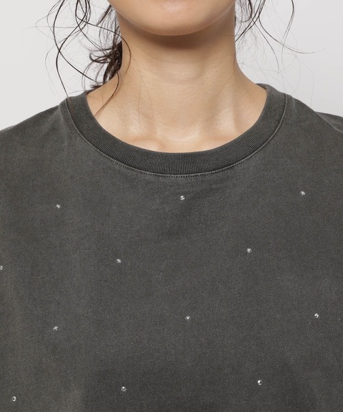 niko and...(ニコアンド)の「スタッズフレンチショートTシャツ(Tシャツ/カットソー・レディース・チャコール/オフホワイト/グレー・FREE)」の18枚目の写真