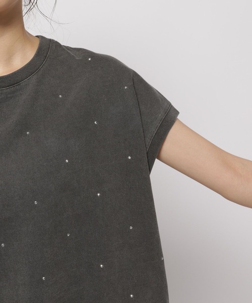niko and...(ニコアンド)の「スタッズフレンチショートTシャツ(Tシャツ/カットソー・レディース・チャコール/オフホワイト/グレー・FREE)」の20枚目の写真