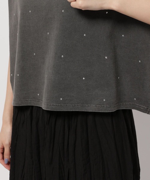 niko and...(ニコアンド)の「スタッズフレンチショートTシャツ(Tシャツ/カットソー・レディース・チャコール/オフホワイト/グレー・FREE)」の21枚目の写真