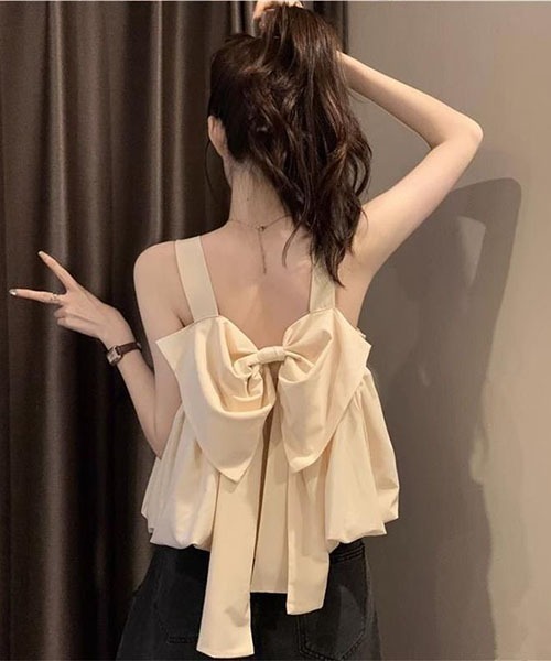 gossip!ロサンゼルス(ゴシップロサンゼルス)の「特大リボン 2WAY 着こなし ワイドストラップキャミソール クロップド丈 A ライン レディース 夏トップス 4 色展開(キャミソール・レディース・ホワイト/ピンク/ベージュ/サックスブルー・FREE)」の1枚目の写真