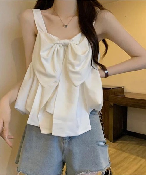 gossip!ロサンゼルス(ゴシップロサンゼルス)の「特大リボン 2WAY 着こなし ワイドストラップキャミソール クロップド丈 A ライン レディース 夏トップス 4 色展開(キャミソール・レディース・ホワイト/ピンク/ベージュ/サックスブルー・FREE)」の10枚目の写真