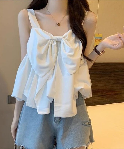 gossip!ロサンゼルス(ゴシップロサンゼルス)の「特大リボン 2WAY 着こなし ワイドストラップキャミソール クロップド丈 A ライン レディース 夏トップス 4 色展開(キャミソール・レディース・ホワイト/ピンク/ベージュ/サックスブルー・FREE)」の11枚目の写真