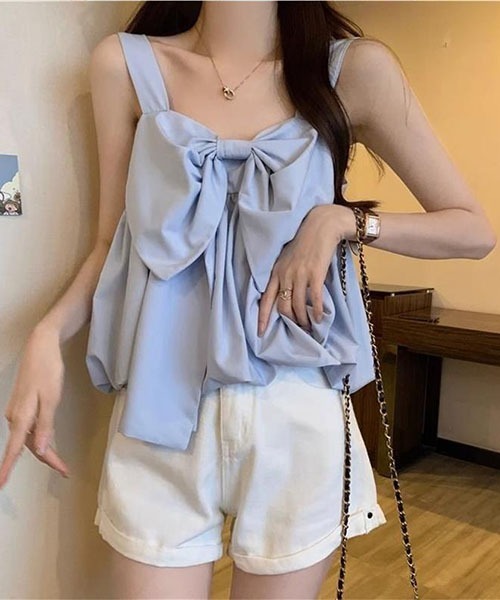 gossip!ロサンゼルス(ゴシップロサンゼルス)の「特大リボン 2WAY 着こなし ワイドストラップキャミソール クロップド丈 A ライン レディース 夏トップス 4 色展開(キャミソール・レディース・ホワイト/ピンク/ベージュ/サックスブルー・FREE)」の12枚目の写真