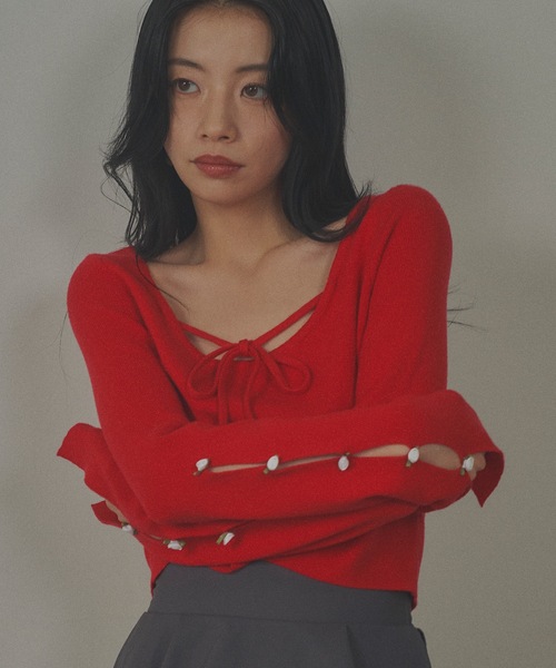 VIOLETTA（ヴィオレッタ）の「ローズモチーフクロップドニットトップス（ニット/セーター・レディース・レッド/ライトグレー/ブラック/ホワイト・FREE）」の4枚目の写真