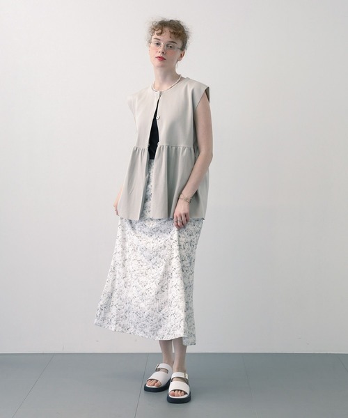 saloon（サルーン）の「SALOON(サルーン)/ペプラムニットベスト【手洗い可】（ベスト・レディース・ブラック/アイボリー・FREE）」の12枚目の写真