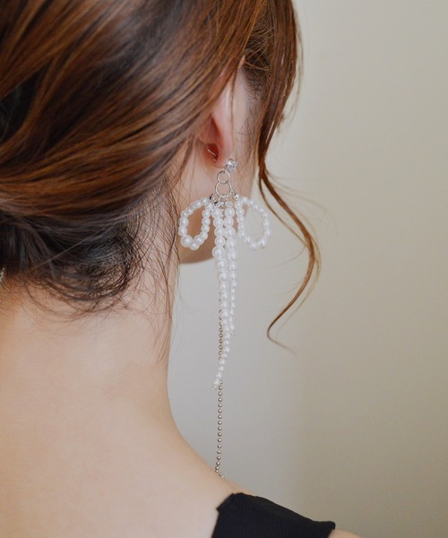 styiro(スタイロ)の「ニッケルフリー パールリボンチェーンピアス(ピアス(両耳用)・レディース・ホワイト系その他・FREE)」の4枚目の写真