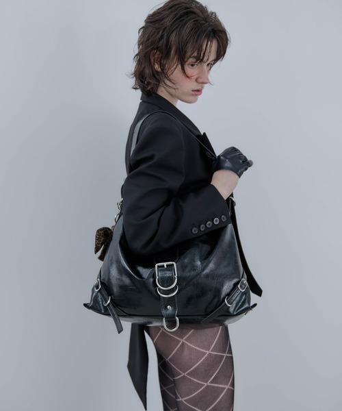 ショルダーバッグ、パテントレザー Carmelo ショルダーバッグ バッグ パテントレザーライク ミディアム