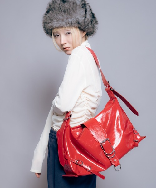 Carmelo(カーメロ)の「パテントレザーライク ミディアムショルダーバッグ / Le reve Boucle patent ring medium shoulder bag(ショルダーバッグ・レディース・ブラック/レッド・FREE)」の21枚目の写真