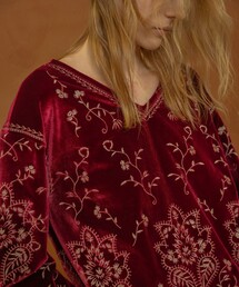 Freada/フリーダ ベロア刺繍 Vネック プルオーバー