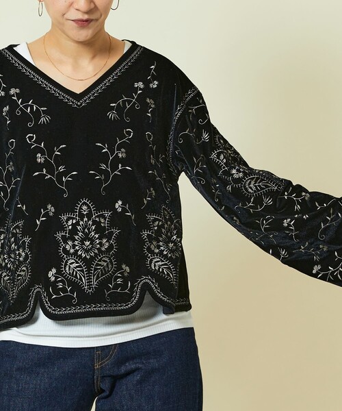yko様 新品 Freada フリーダ ベロア刺繍 Vネック プルオーバー 黒 Freada（フリーダ）の「Freada/フリーダ ベロア刺繍 Vネック