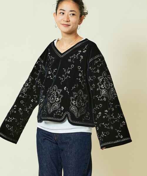 yko様 新品 Freada フリーダ ベロア刺繍 Vネック プルオーバー 黒 Freada（フリーダ）の「Freada/フリーダ ベロア刺繍 Vネック プル