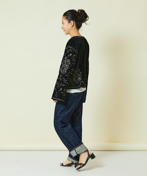 Freada(フリーダ)の「Freada/フリーダ ベロア刺繍 Vネック プルオーバー(Tシャツ/カットソー・レディース・ワインレッド/ブラック・ONE SIZE)」の8枚目の写真