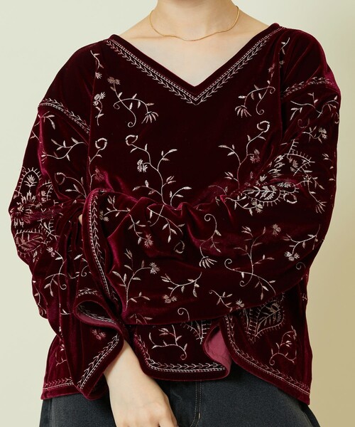 yko様 新品 Freada フリーダ ベロア刺繍 Vネック プルオーバー 黒 Freada（フリーダ）の「Freada/フリーダ ベロア刺繍 Vネック プル