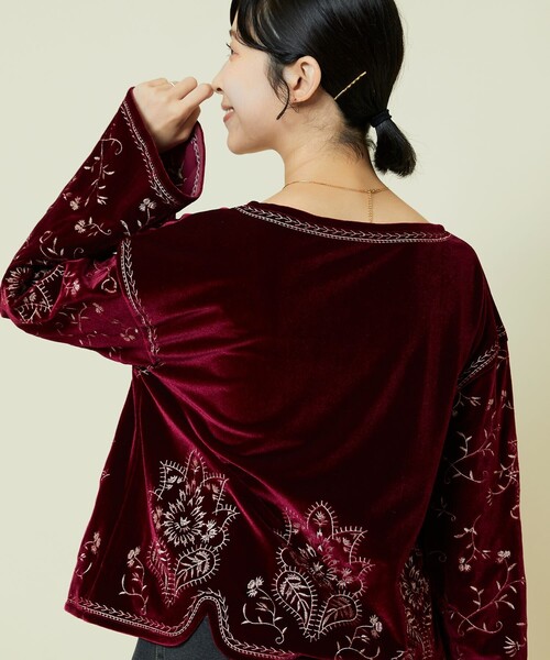 yko様 新品 Freada フリーダ ベロア刺繍 Vネック プルオーバー 黒 ベロア刺繍 Vネック プルオーバー｜フリークスストアの通販｜&mall