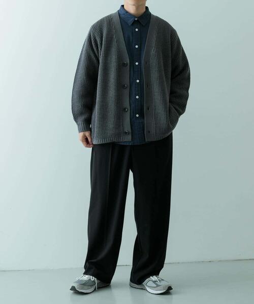 ITEMS URBANRESEARCH(アイテムズ アーバンリサーチ)の「ワッフル編み Vネックニットカーディガン(カーディガン/ボレロ・メンズ・チャコールグレー/ブラック/オフホワイト/オリーブ/モカ・SMALL/MEDIUM/LARGE)」の9枚目の写真