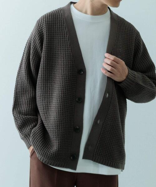 ITEMS URBANRESEARCH(アイテムズ アーバンリサーチ)の「ワッフル編み Vネックニットカーディガン(カーディガン/ボレロ・メンズ・チャコールグレー/ブラック/オフホワイト/オリーブ/モカ・SMALL/MEDIUM/LARGE)」の13枚目の写真