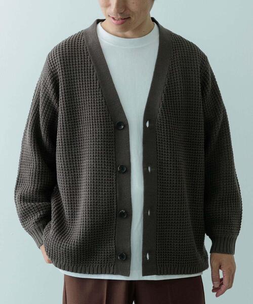 ITEMS URBANRESEARCH(アイテムズ アーバンリサーチ)の「ワッフル編み Vネックニットカーディガン(カーディガン/ボレロ・メンズ・チャコールグレー/ブラック/オフホワイト/オリーブ/モカ・SMALL/MEDIUM/LARGE)」の14枚目の写真