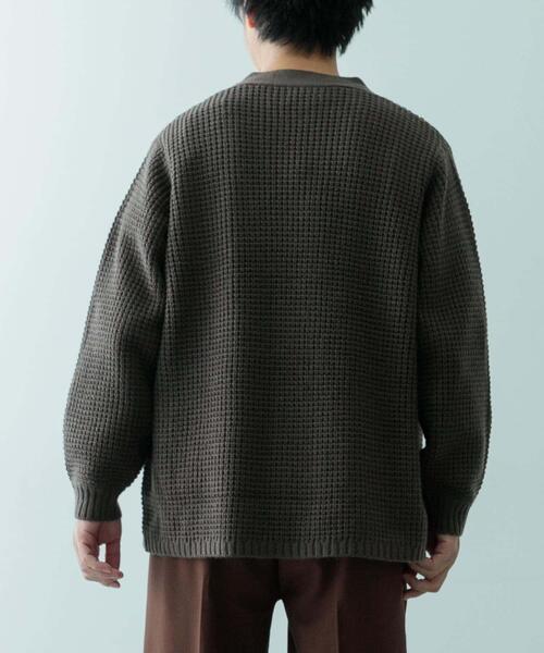 ITEMS URBANRESEARCH(アイテムズ アーバンリサーチ)の「ワッフル編み Vネックニットカーディガン(カーディガン/ボレロ・メンズ・チャコールグレー/ブラック/オフホワイト/オリーブ/モカ・SMALL/MEDIUM/LARGE)」の15枚目の写真