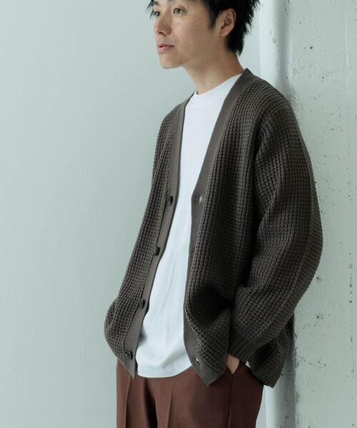ITEMS URBANRESEARCH(アイテムズ アーバンリサーチ)の「ワッフル編み Vネックニットカーディガン(カーディガン/ボレロ・メンズ・チャコールグレー/ブラック/オフホワイト/オリーブ/モカ・SMALL/MEDIUM/LARGE)」の16枚目の写真