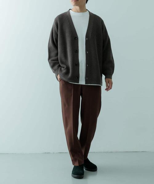 ITEMS URBANRESEARCH(アイテムズ アーバンリサーチ)の「ワッフル編み Vネックニットカーディガン(カーディガン/ボレロ・メンズ・チャコールグレー/ブラック/オフホワイト/オリーブ/モカ・SMALL/MEDIUM/LARGE)」の17枚目の写真
