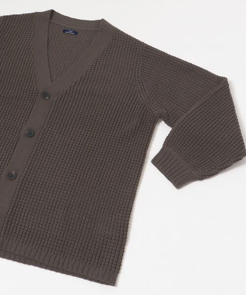 ITEMS URBANRESEARCH（アイテムズ アーバンリサーチ）の「ワッフル編み Vネックニットカーディガン（カーディガン/ボレロ・メンズ・チャコールグレー/ブラック/オフホワイト/オリーブ/モカ・SMALL/MEDIUM/LARGE）」の6枚目の写真