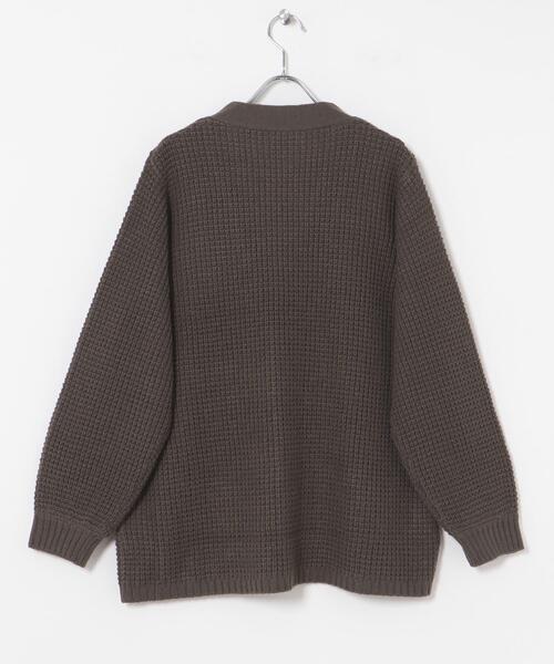 ITEMS URBANRESEARCH（アイテムズ アーバンリサーチ）の「ワッフル編み Vネックニットカーディガン（カーディガン/ボレロ・メンズ・チャコールグレー/ブラック/オフホワイト/オリーブ/モカ・SMALL/MEDIUM/LARGE）」の7枚目の写真