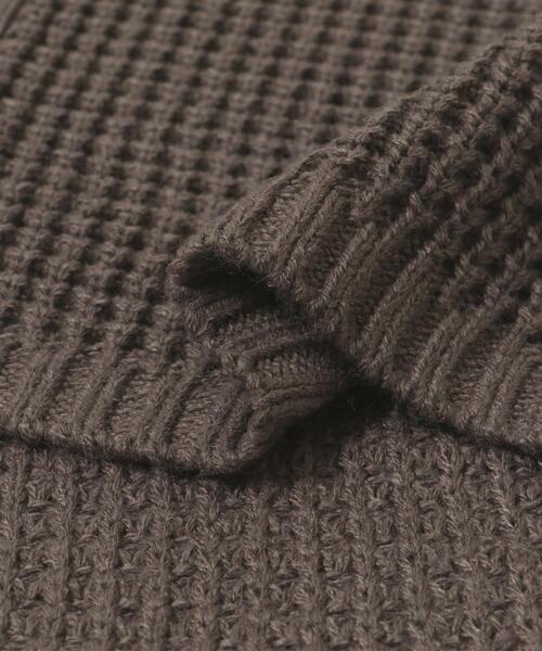 ITEMS URBANRESEARCH（アイテムズ アーバンリサーチ）の「ワッフル編み Vネックニットカーディガン（カーディガン/ボレロ・メンズ・チャコールグレー/ブラック/オフホワイト/オリーブ/モカ・SMALL/MEDIUM/LARGE）」の8枚目の写真