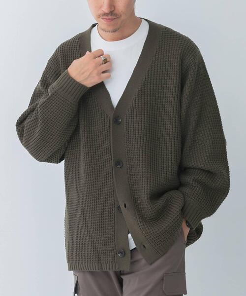 ITEMS URBANRESEARCH（アイテムズ アーバンリサーチ）の「ワッフル編み Vネックニットカーディガン（カーディガン/ボレロ・メンズ・チャコールグレー/ブラック/オフホワイト/オリーブ/モカ・SMALL/MEDIUM/LARGE）」の10枚目の写真