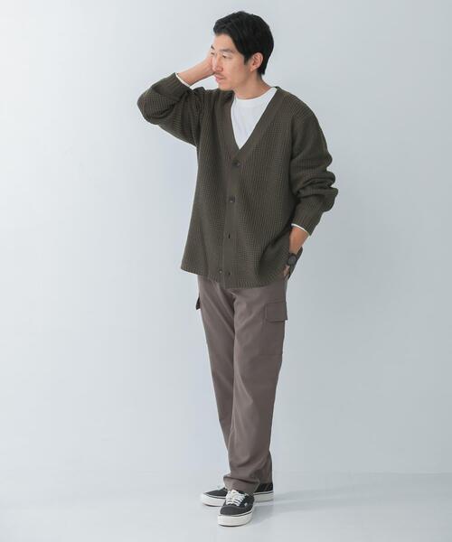 ITEMS URBANRESEARCH（アイテムズ アーバンリサーチ）の「ワッフル編み Vネックニットカーディガン（カーディガン/ボレロ・メンズ・チャコールグレー/ブラック/オフホワイト/オリーブ/モカ・SMALL/MEDIUM/LARGE）」の13枚目の写真