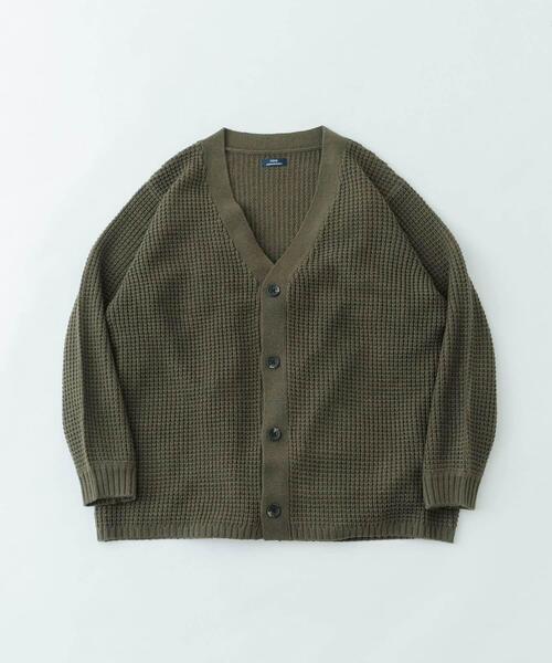 ITEMS URBANRESEARCH（アイテムズ アーバンリサーチ）の「ワッフル編み Vネックニットカーディガン（カーディガン/ボレロ・メンズ・チャコールグレー/ブラック/オフホワイト/オリーブ/モカ・SMALL/MEDIUM/LARGE）」の14枚目の写真