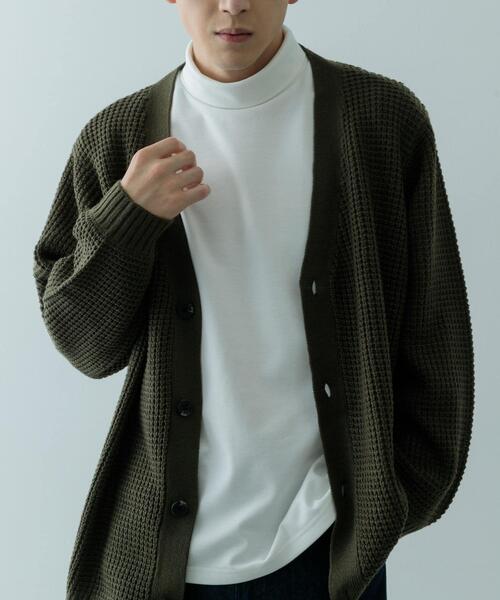 ITEMS URBANRESEARCH（アイテムズ アーバンリサーチ）の「ワッフル編み Vネックニットカーディガン（カーディガン/ボレロ・メンズ・チャコールグレー/ブラック/オフホワイト/オリーブ/モカ・SMALL/MEDIUM/LARGE）」の16枚目の写真