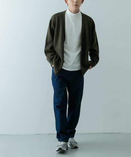 ITEMS URBANRESEARCH（アイテムズ アーバンリサーチ）の「ワッフル編み Vネックニットカーディガン（カーディガン/ボレロ・メンズ・チャコールグレー/ブラック/オフホワイト/オリーブ/モカ・SMALL/MEDIUM/LARGE）」の19枚目の写真