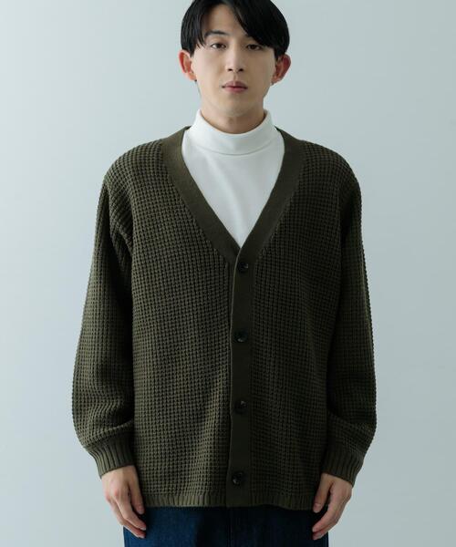 ITEMS URBANRESEARCH（アイテムズ アーバンリサーチ）の「ワッフル編み Vネックニットカーディガン（カーディガン/ボレロ・メンズ・チャコールグレー/ブラック/オフホワイト/オリーブ/モカ・SMALL/MEDIUM/LARGE）」の20枚目の写真